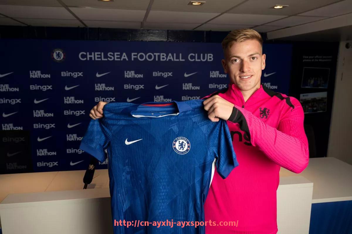 爱游戏体育-世俱杯场边花絮集锦：2025年赛场内外趣闻大放送